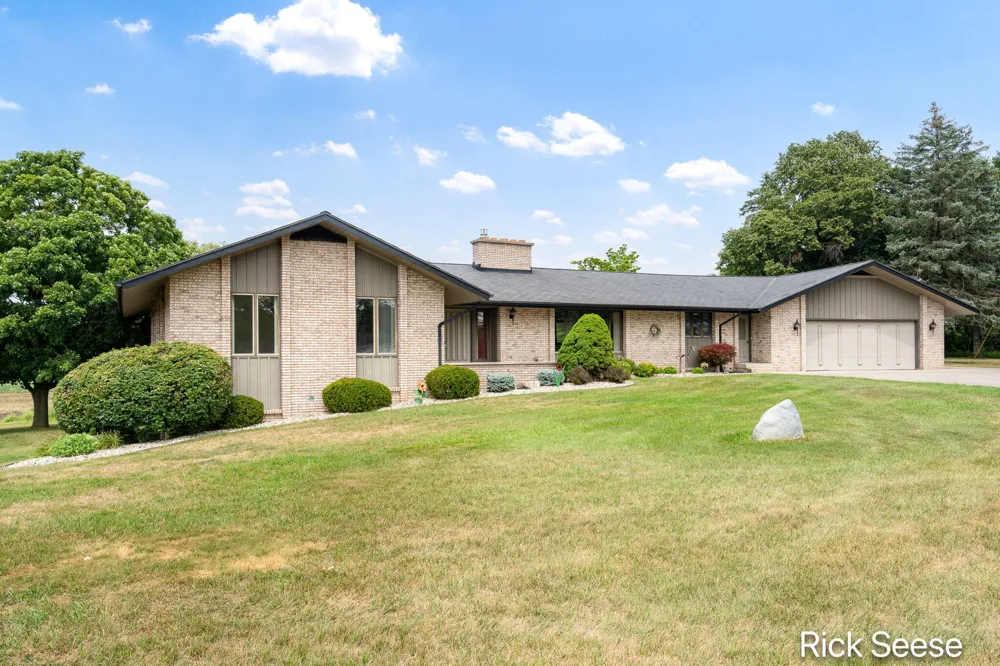7290 Wingeier Avenue SE Alto, MI 49302