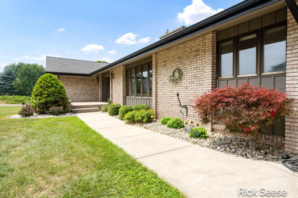 7290 Wingeier Avenue SE Alto, MI 49302
