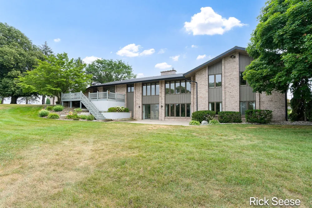 7290 Wingeier Avenue SE Alto, MI 49302