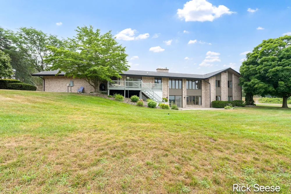 7290 Wingeier Avenue SE Alto, MI 49302