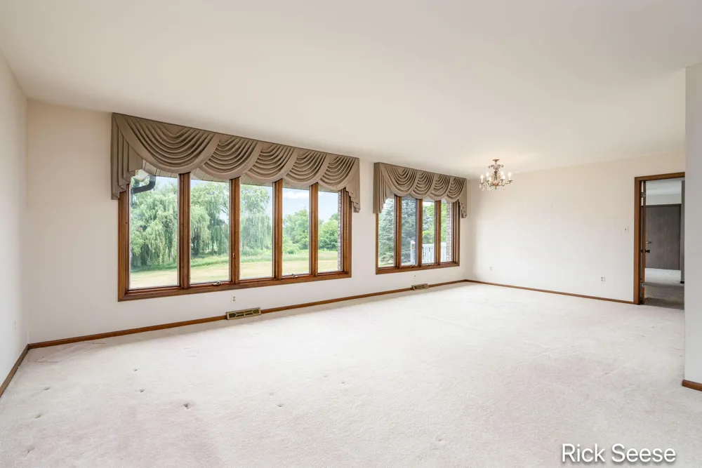 7290 Wingeier Avenue SE Alto, MI 49302