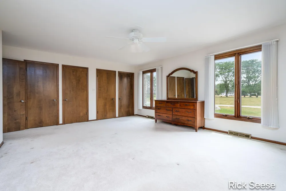 7290 Wingeier Avenue SE Alto, MI 49302