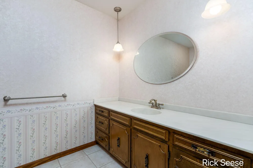 7290 Wingeier Avenue SE Alto, MI 49302