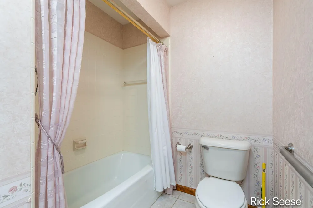 7290 Wingeier Avenue SE Alto, MI 49302
