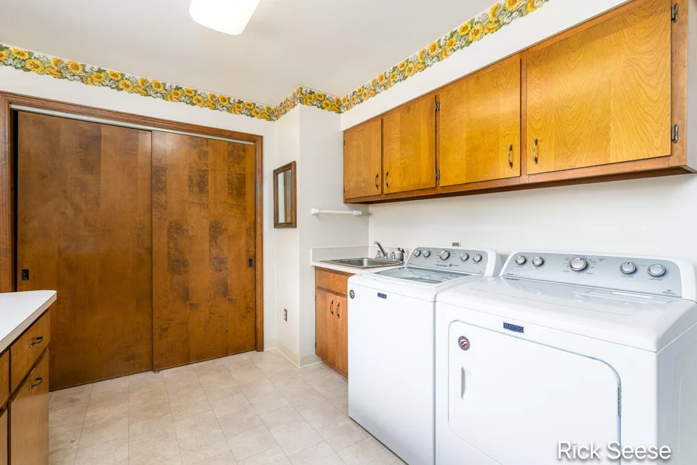 7290 Wingeier Avenue SE Alto, MI 49302