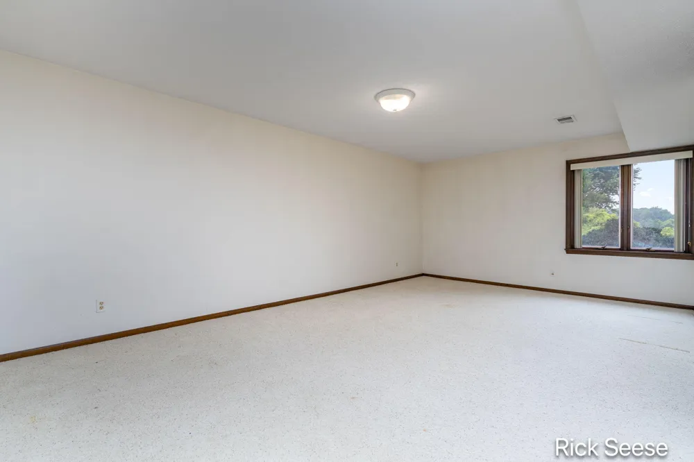 7290 Wingeier Avenue SE Alto, MI 49302