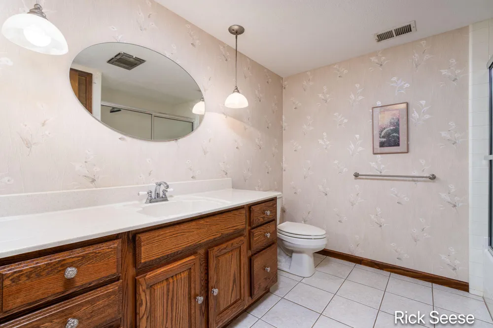 7290 Wingeier Avenue SE Alto, MI 49302