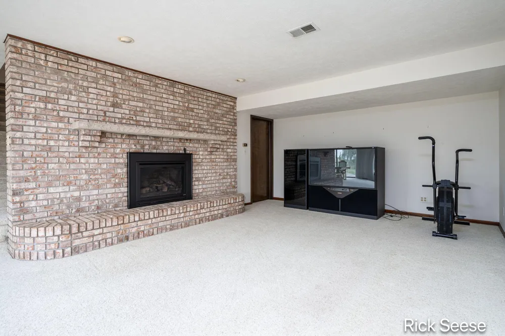 7290 Wingeier Avenue SE Alto, MI 49302