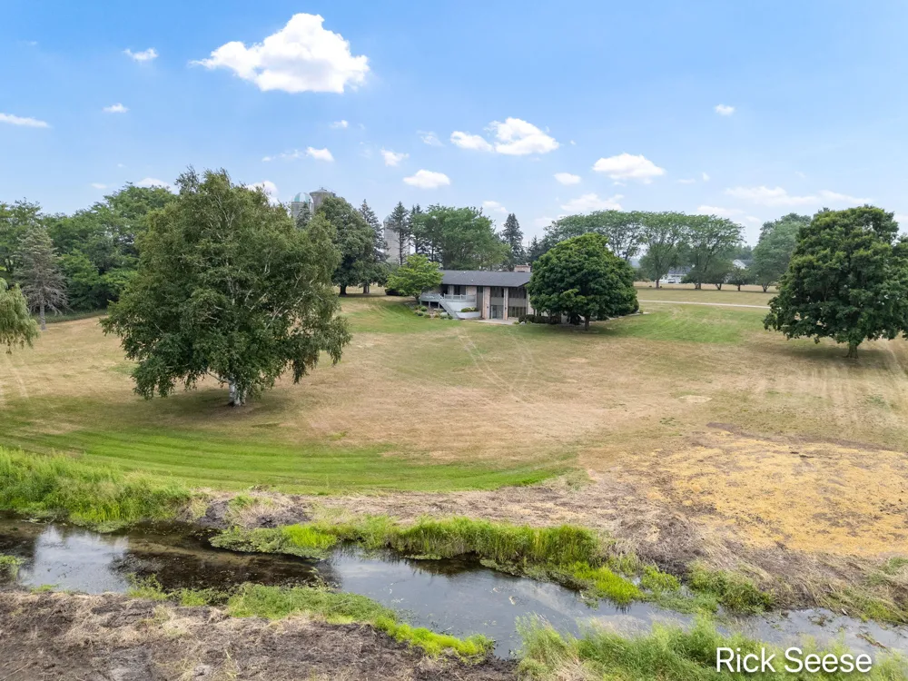 7290 Wingeier Avenue SE Alto, MI 49302
