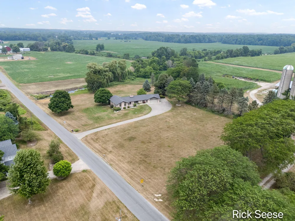 7290 Wingeier Avenue SE Alto, MI 49302