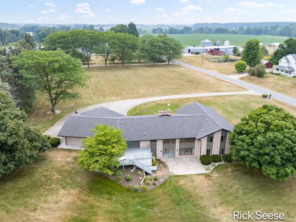 7290 Wingeier Avenue SE Alto, MI 49302