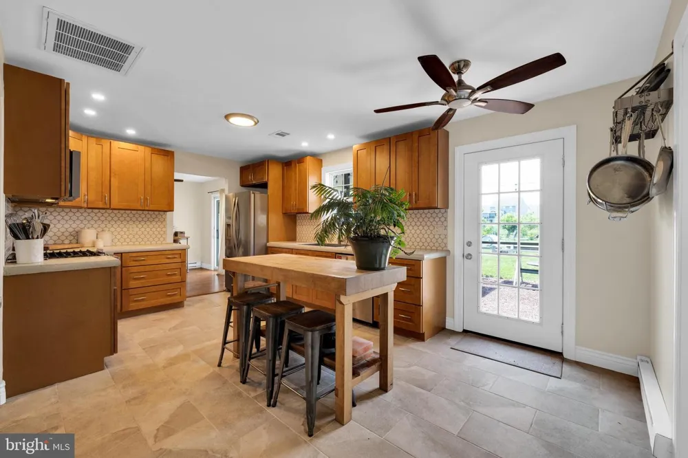 4 SUNSET DRIVE Douglassville, PA 19518