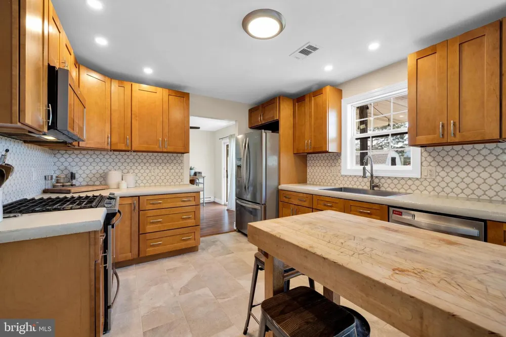 4 SUNSET DRIVE Douglassville, PA 19518