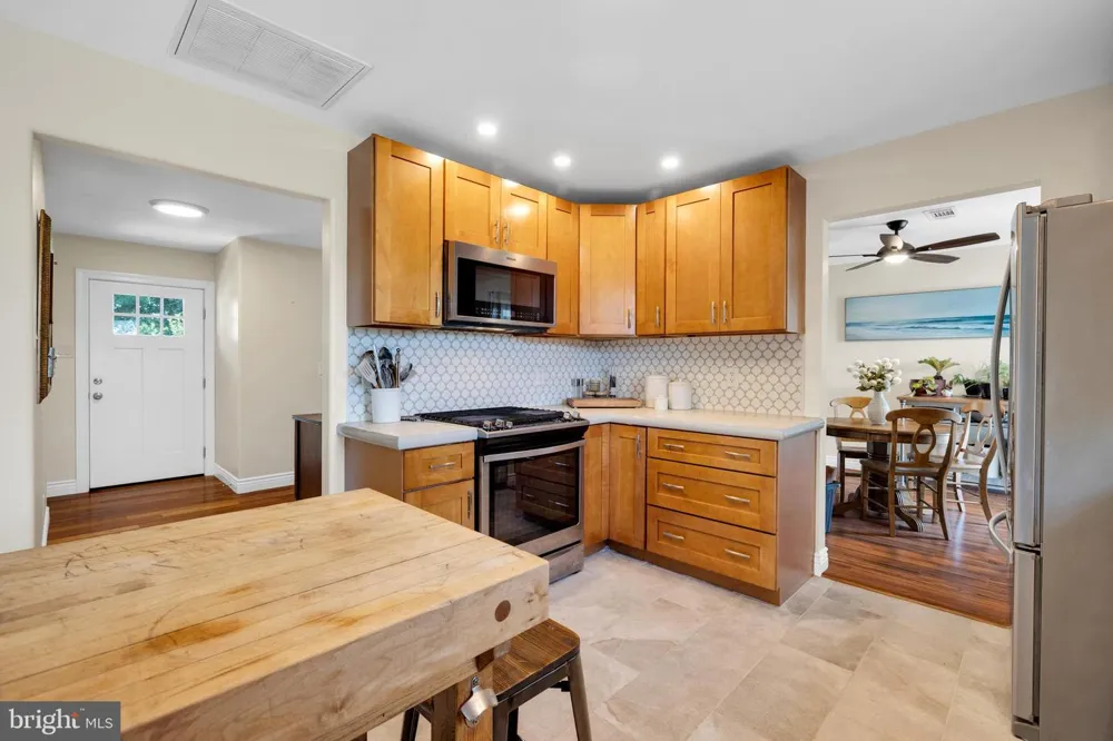 4 SUNSET DRIVE Douglassville, PA 19518