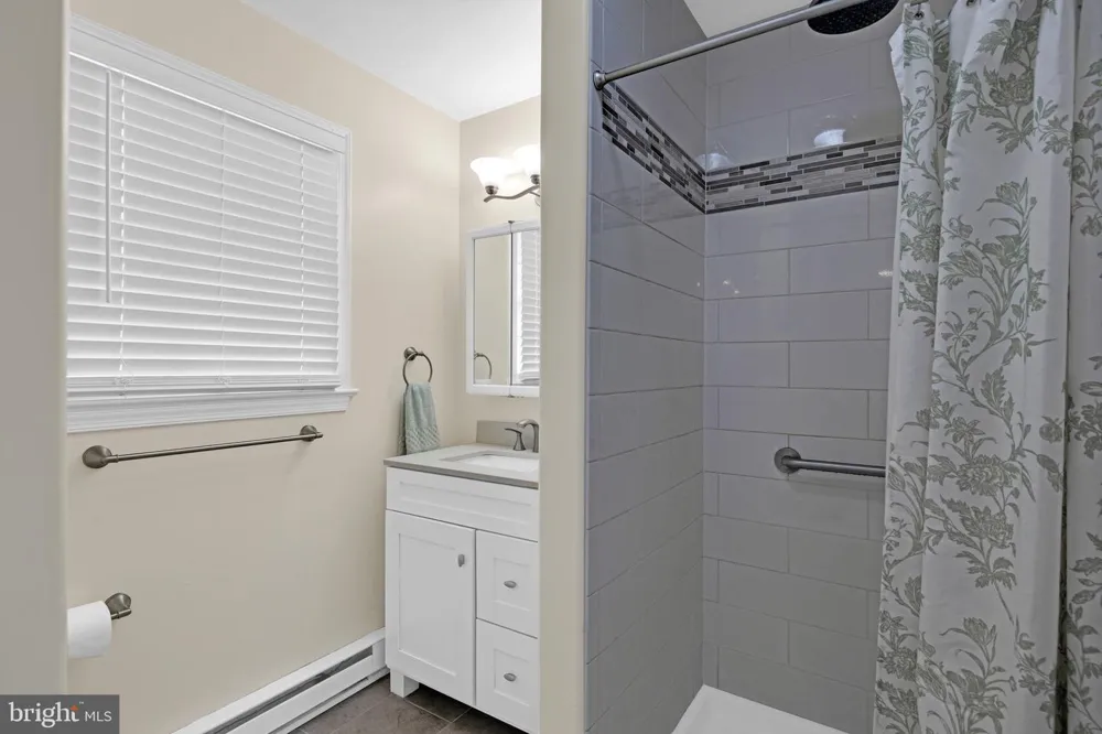 4 SUNSET DRIVE Douglassville, PA 19518