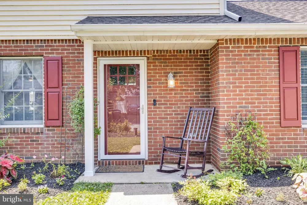 4 SUNSET DRIVE Douglassville, PA 19518