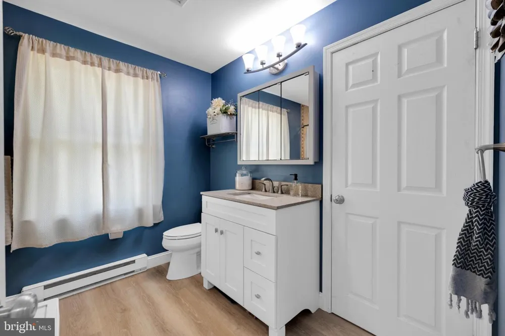 4 SUNSET DRIVE Douglassville, PA 19518