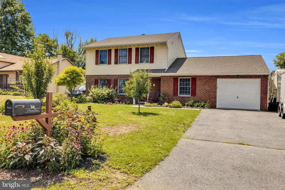 4 SUNSET DRIVE Douglassville, PA 19518