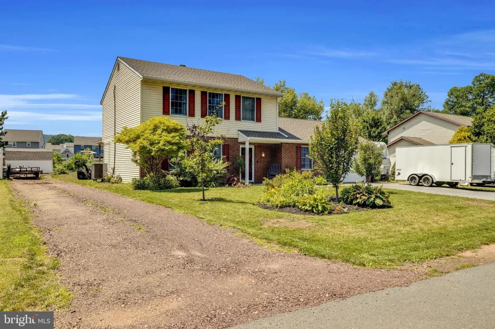 4 SUNSET DRIVE Douglassville, PA 19518