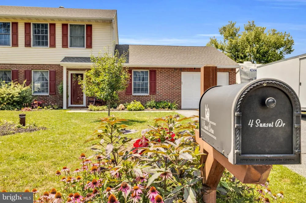 4 SUNSET DRIVE Douglassville, PA 19518