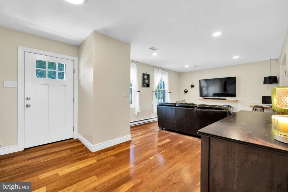 4 SUNSET DRIVE Douglassville, PA 19518