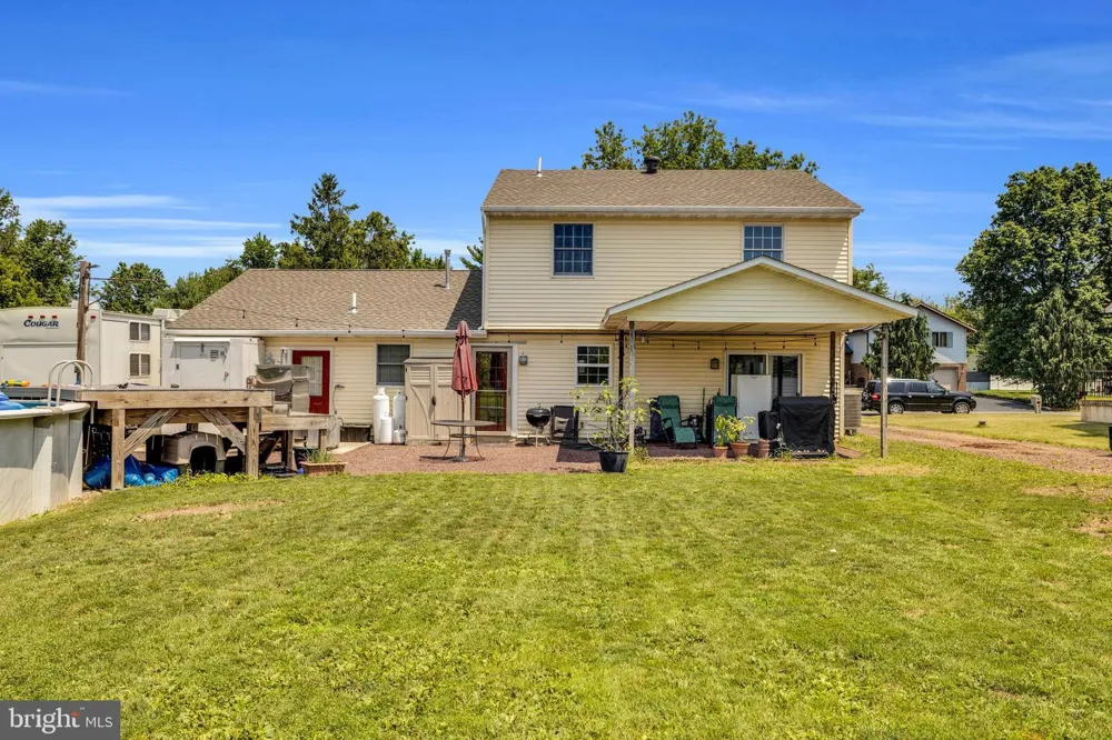 4 SUNSET DRIVE Douglassville, PA 19518