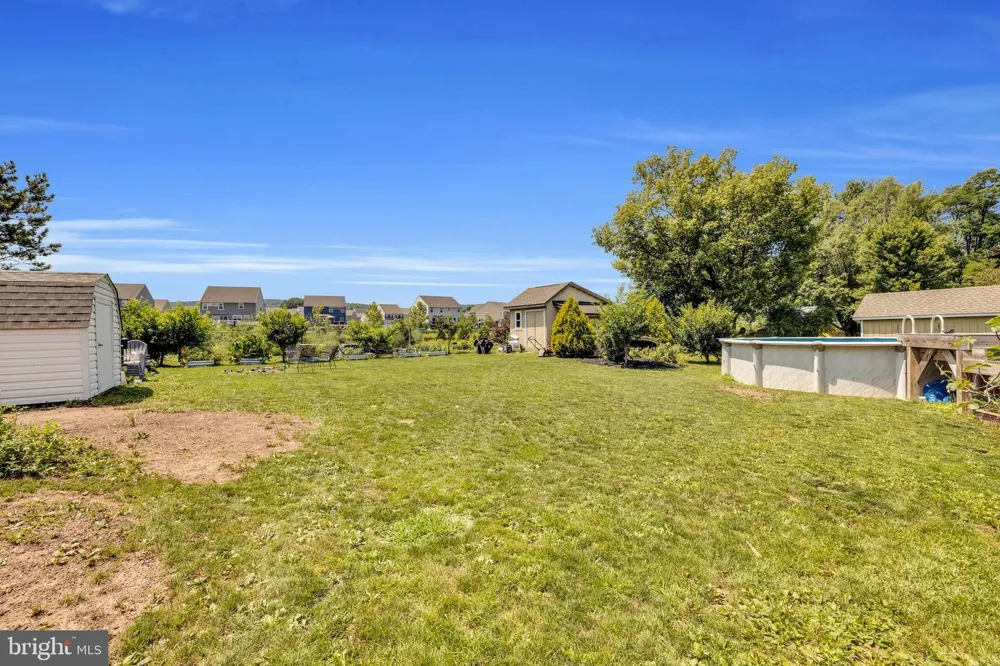 4 SUNSET DRIVE Douglassville, PA 19518