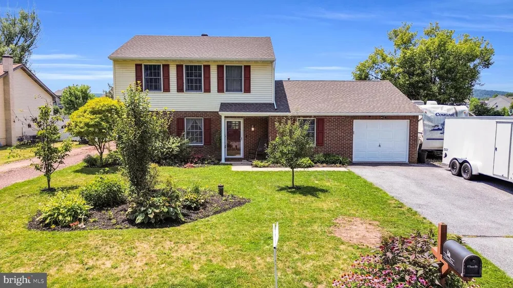 4 SUNSET DRIVE Douglassville, PA 19518