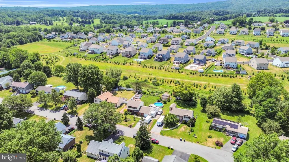 4 SUNSET DRIVE Douglassville, PA 19518