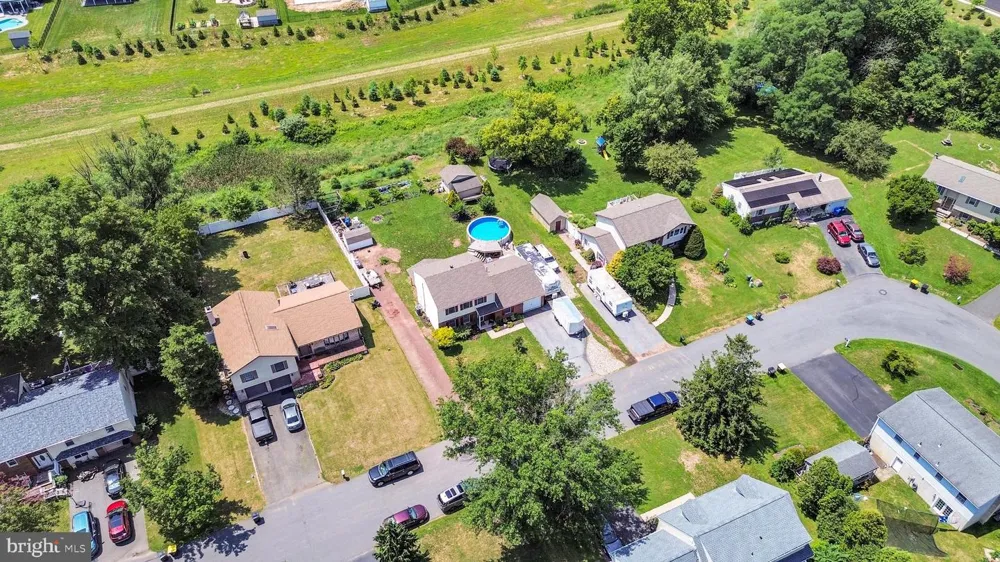 4 SUNSET DRIVE Douglassville, PA 19518