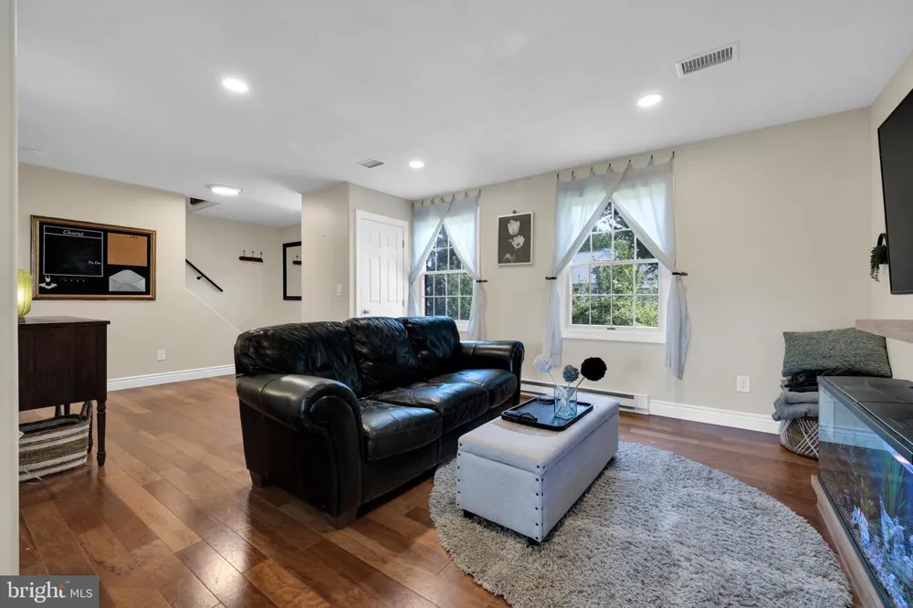 4 SUNSET DRIVE Douglassville, PA 19518