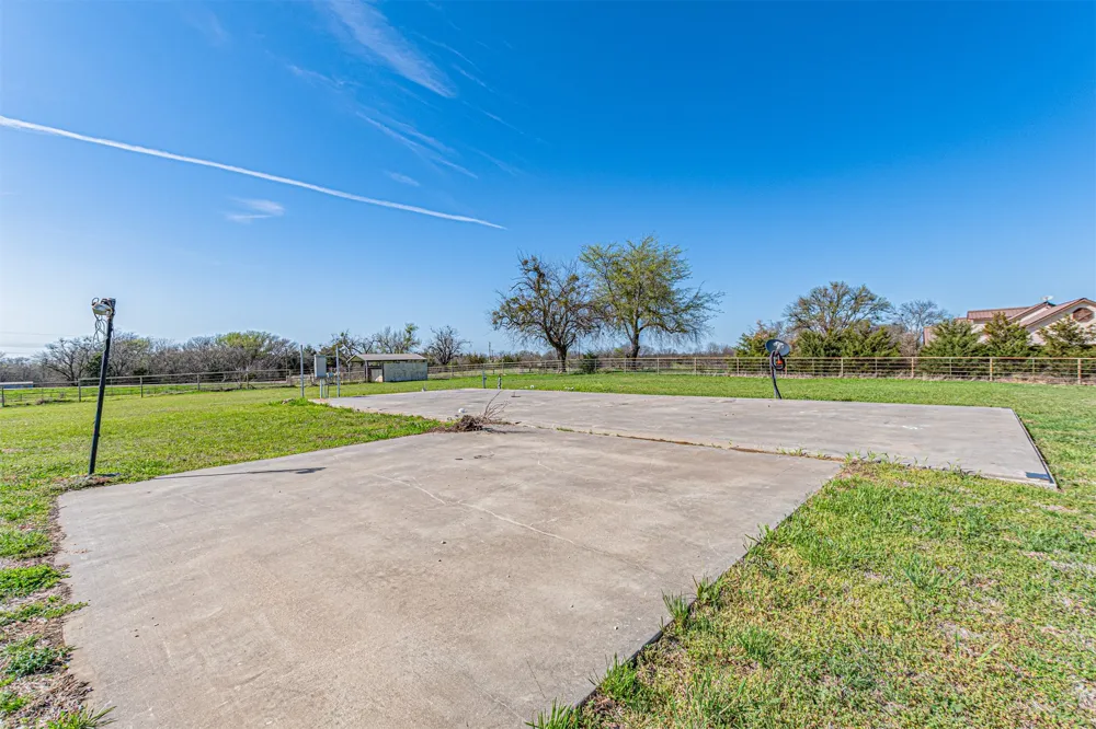 2721 Fm 2649 Lone Oak, TX 75453