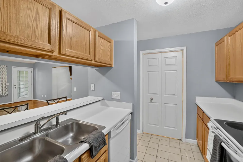 609 Curzon Court #203 Howell City, MI 48843
