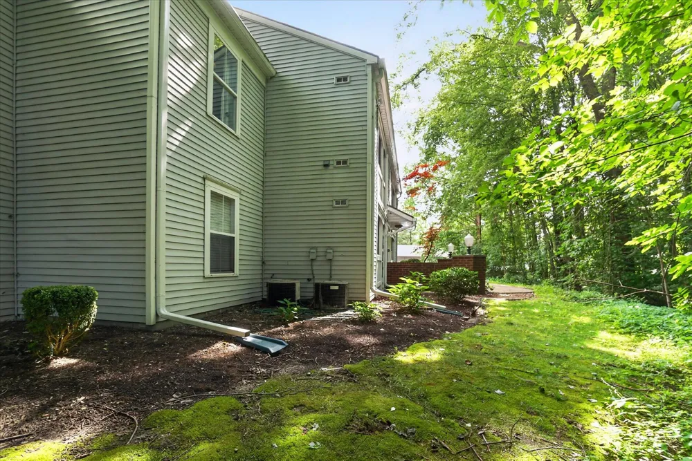 609 Curzon Court #203 Howell City, MI 48843