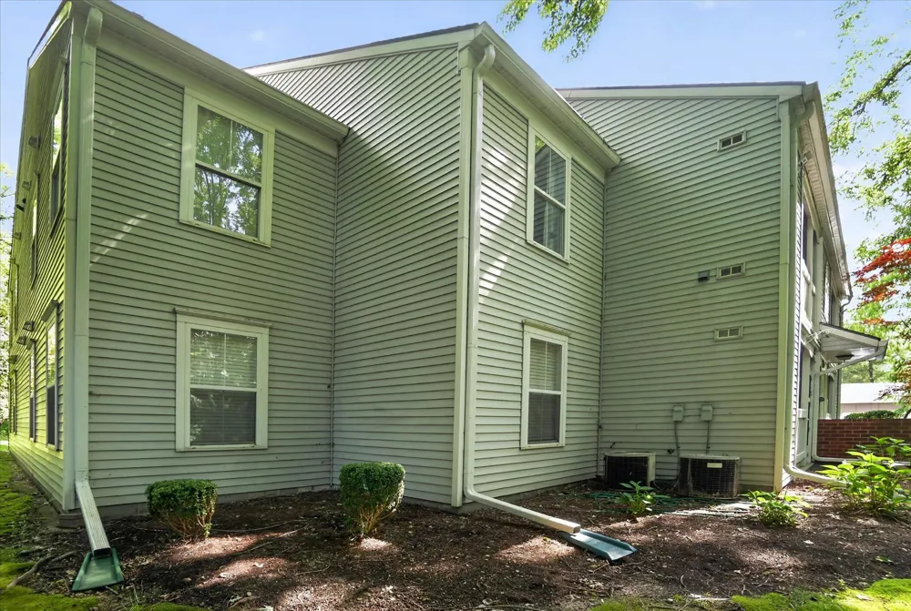 609 Curzon Court #203 Howell City, MI 48843