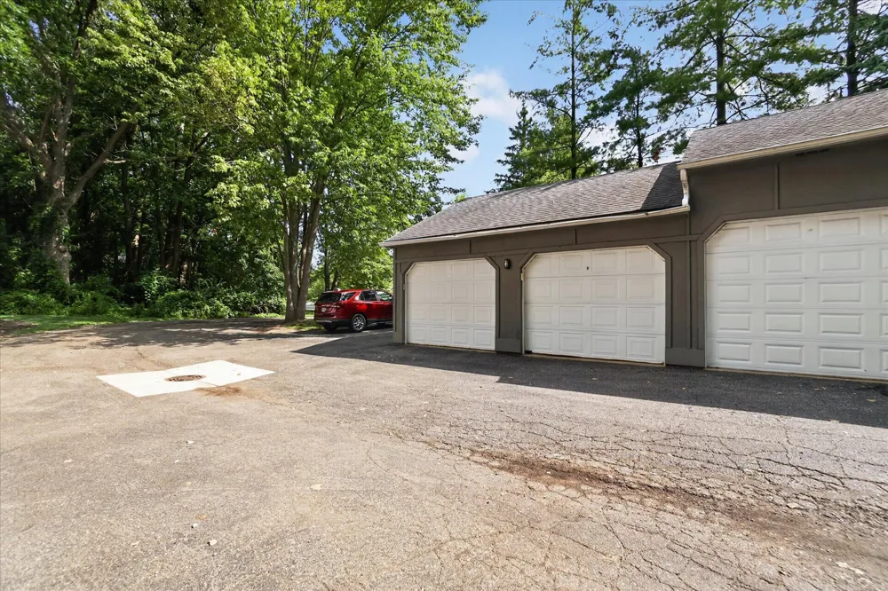 609 Curzon Court #203 Howell City, MI 48843