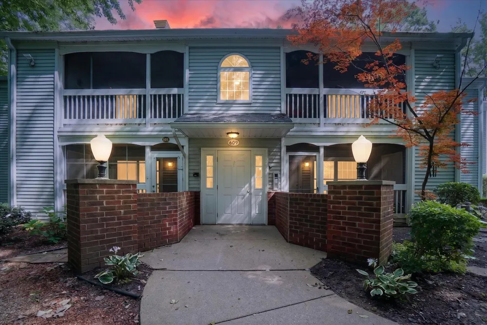 609 Curzon Court #203 Howell City, MI 48843