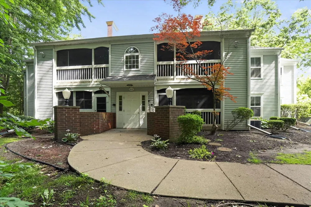 609 Curzon Court #203 Howell City, MI 48843