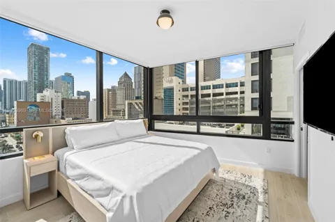 225 Miami Ave #912