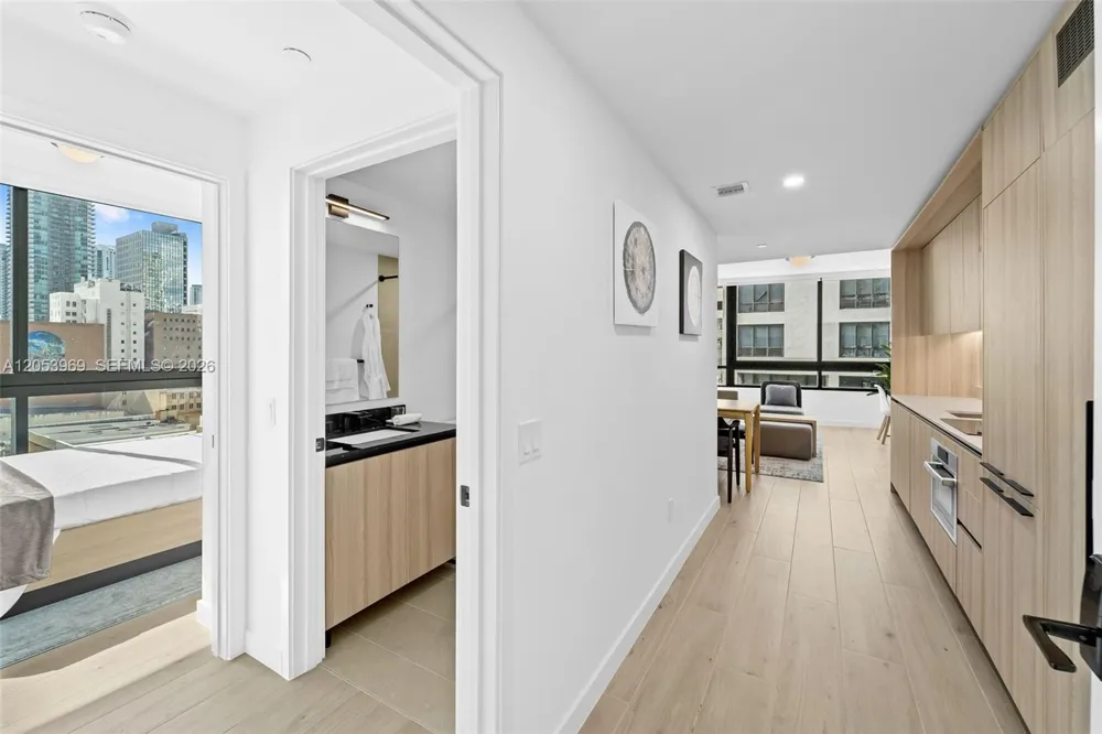 225 Miami Ave #912 Miami, FL 33128
