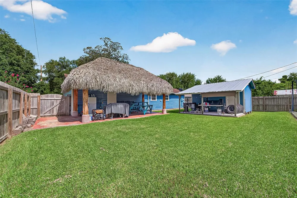 206 S Mattson Street West Columbia, TX 77486