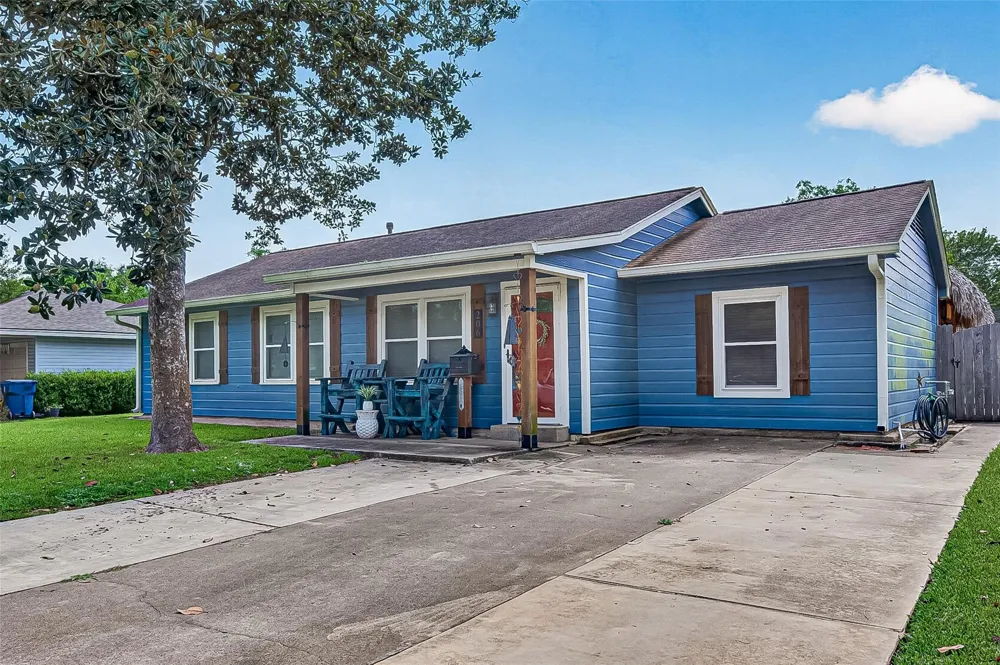 206 S Mattson Street West Columbia, TX 77486