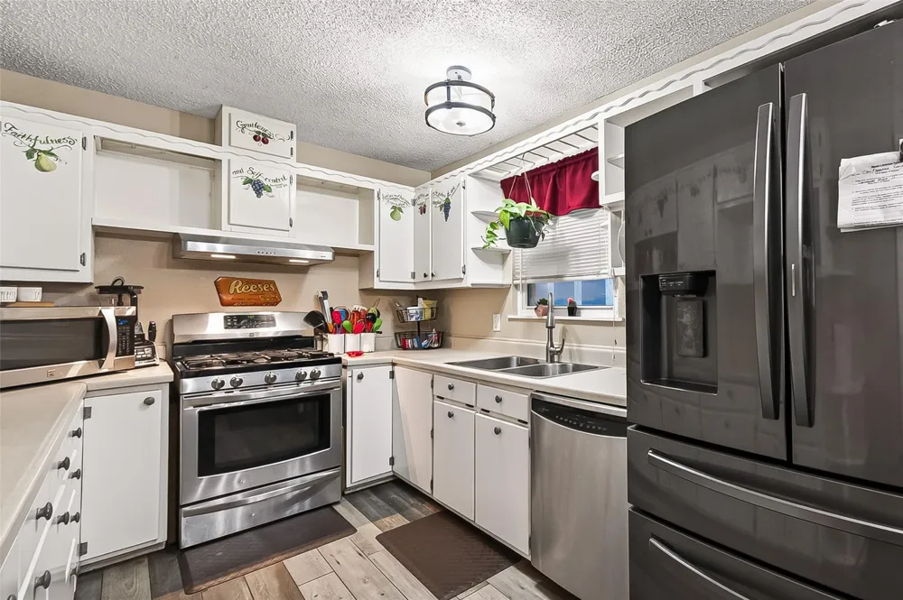 206 S Mattson Street West Columbia, TX 77486