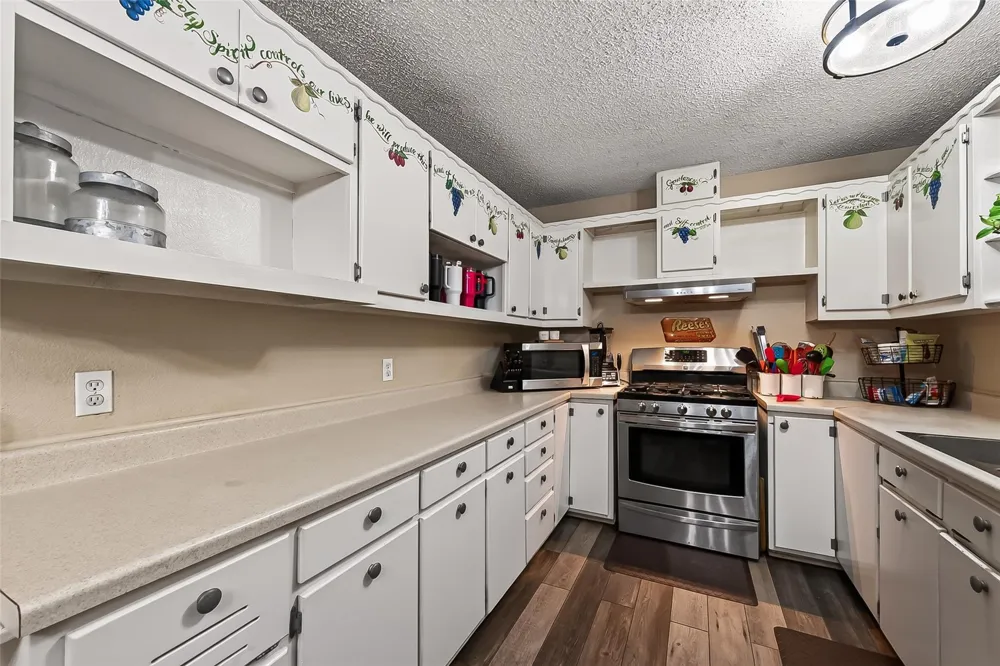206 S Mattson Street West Columbia, TX 77486
