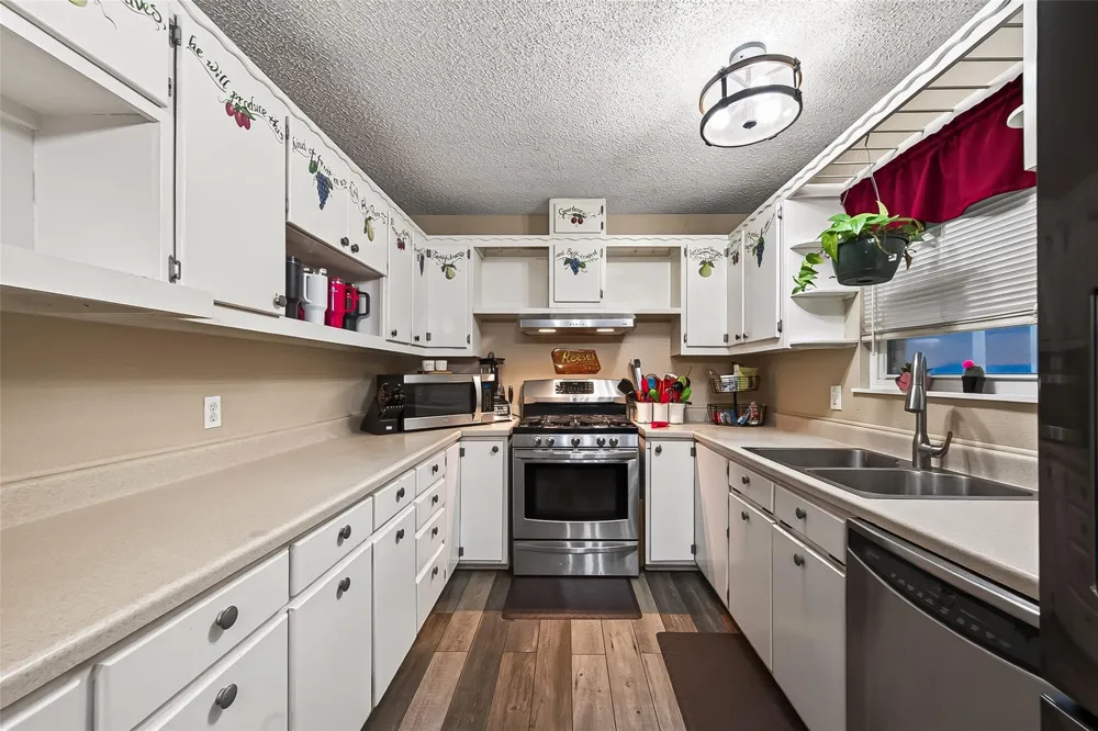 206 S Mattson Street West Columbia, TX 77486