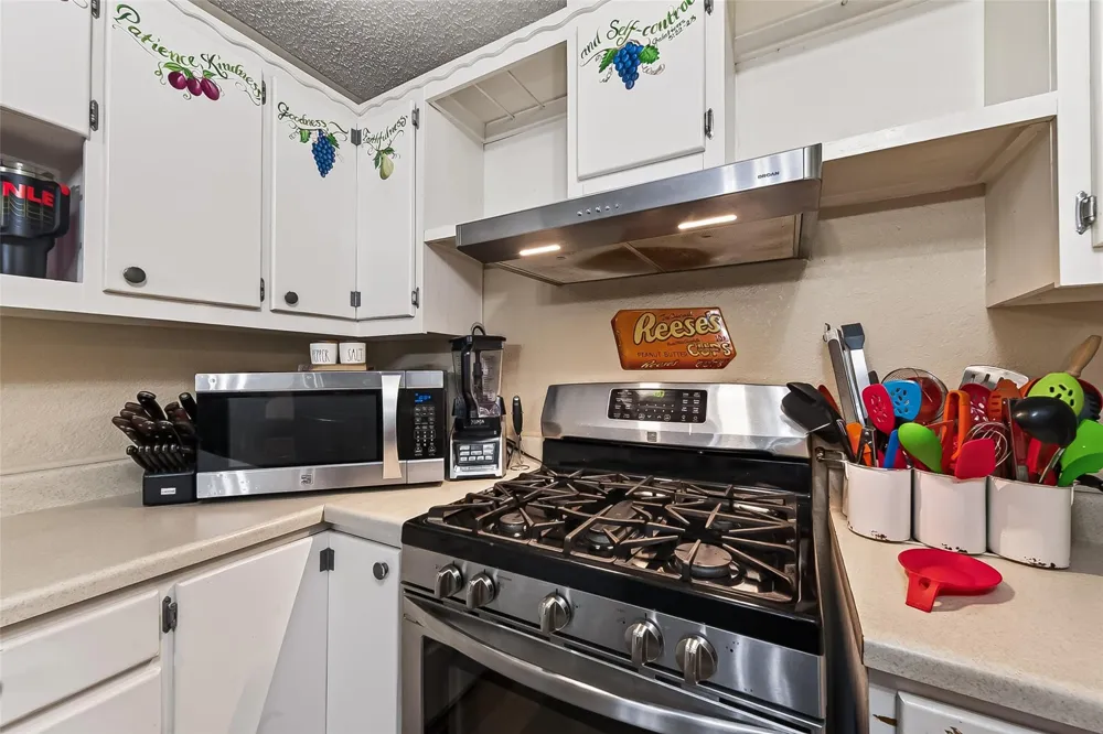 206 S Mattson Street West Columbia, TX 77486