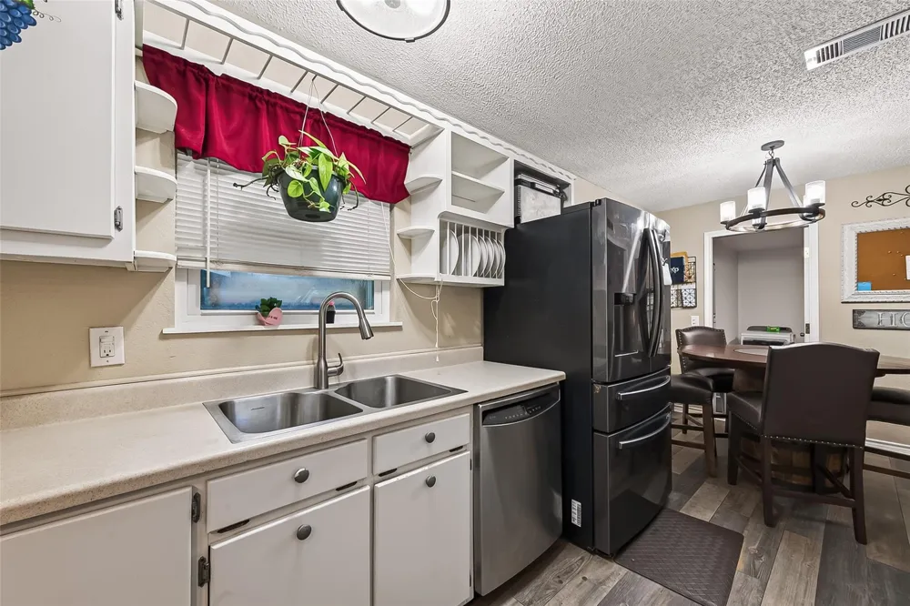 206 S Mattson Street West Columbia, TX 77486
