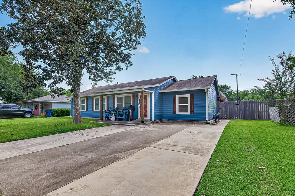 206 S Mattson Street West Columbia, TX 77486