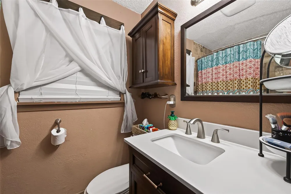 206 S Mattson Street West Columbia, TX 77486