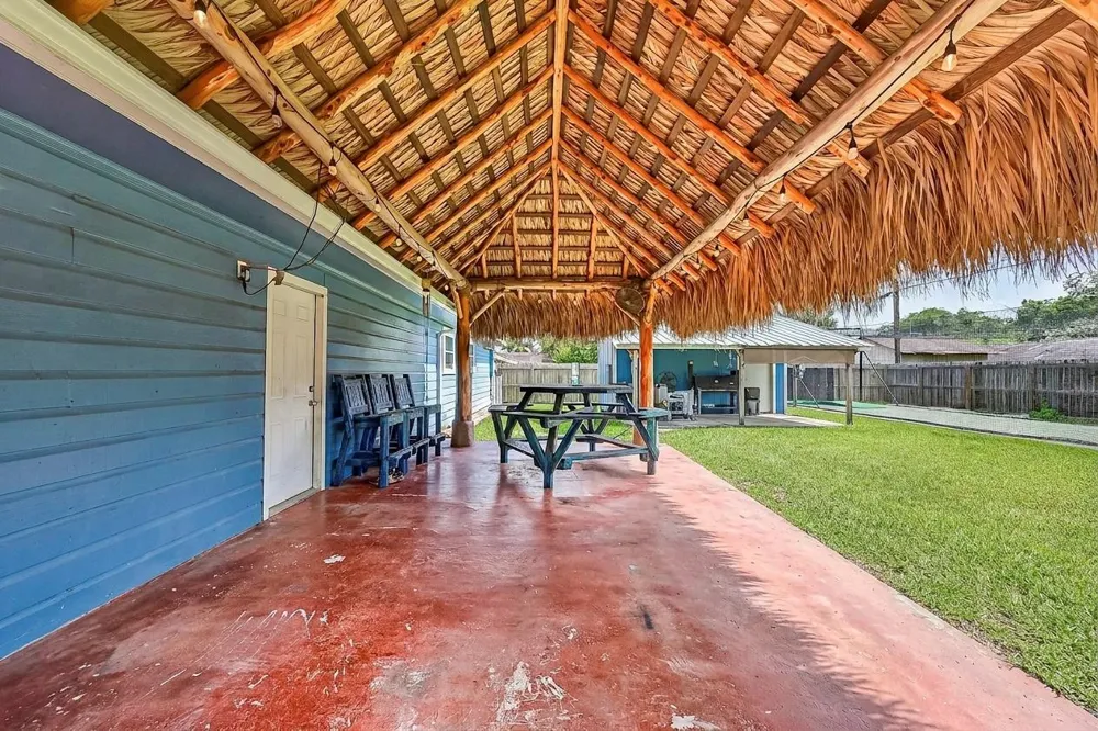 206 S Mattson Street West Columbia, TX 77486